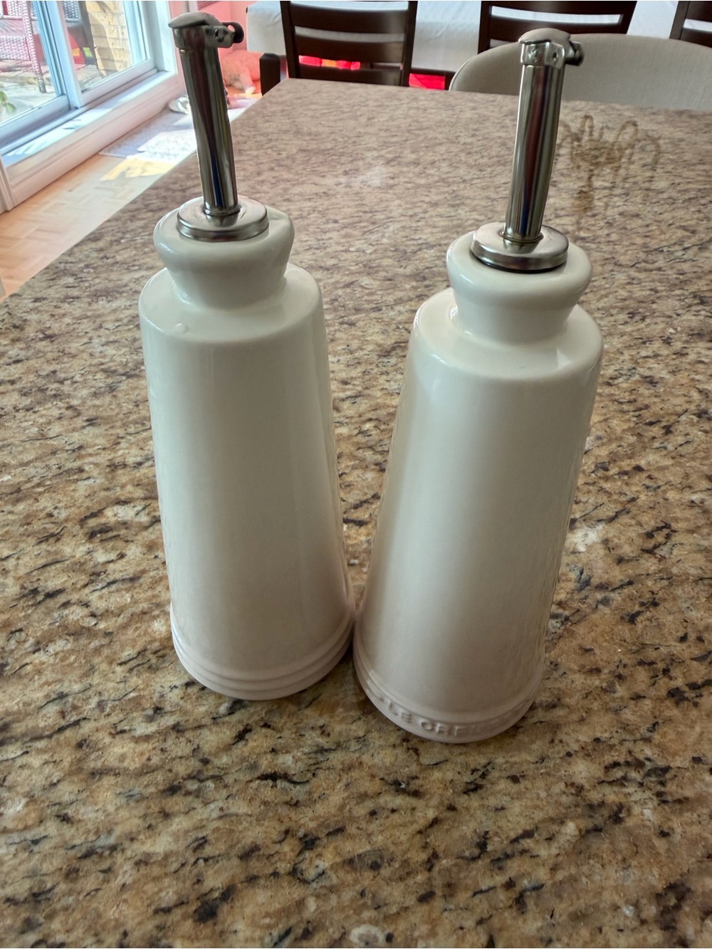 Le Creuset -Ceramic Olive Oil & Vinegar Dispensers – meringue